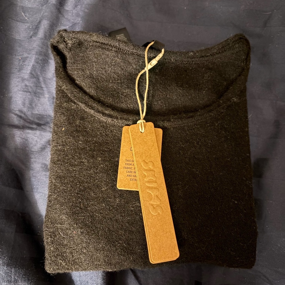 SKIMS Onyx FEATHERWEIGHT CASHMERE Tee size M NWT